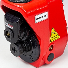 Рабочая зона устройства для накатки желобков на трубах Brexit BrexGroover R1200-M